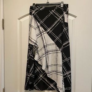 Nine West black and white skirt
